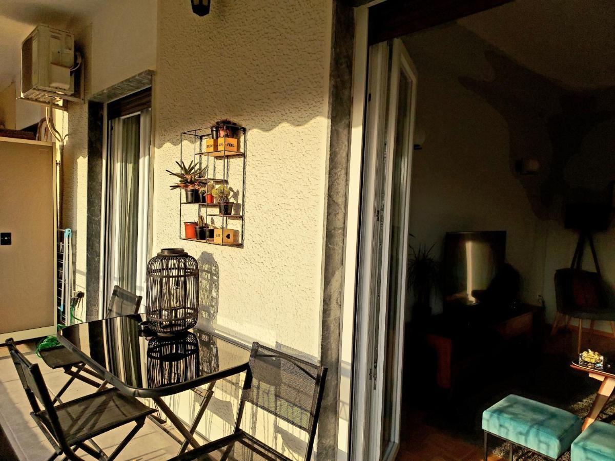 Fully Equiped Design Apartment With Excellent View/ Easy Parking Athens Luaran gambar